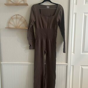 OQQ Scoop Neck Brown Long-Sleeve Jumpsuit - Never Worn